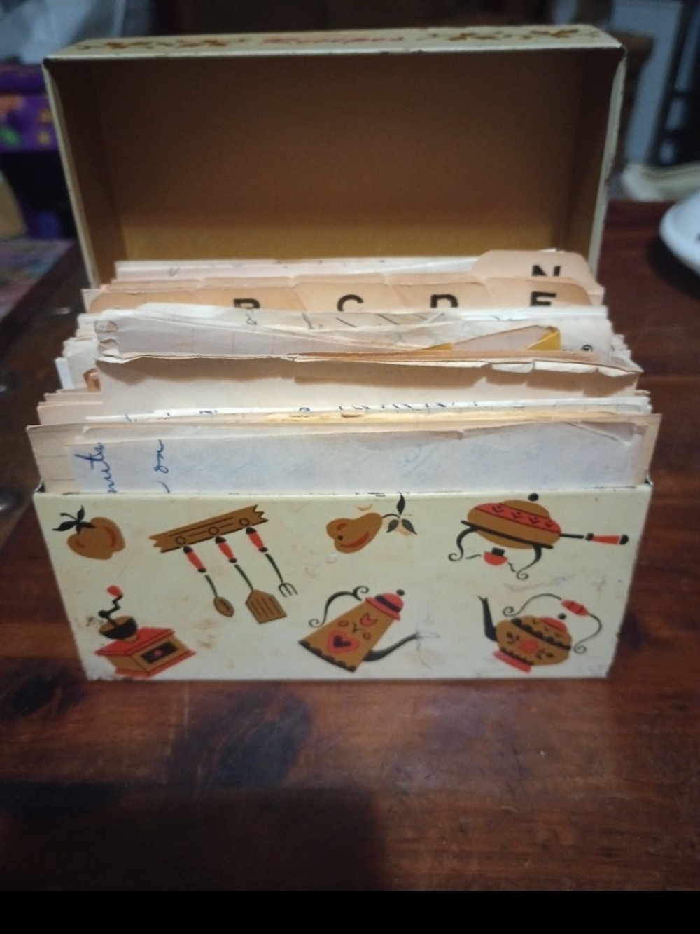 Cream Vintage Recipe Card File Box with Decorative Kitchen Motif